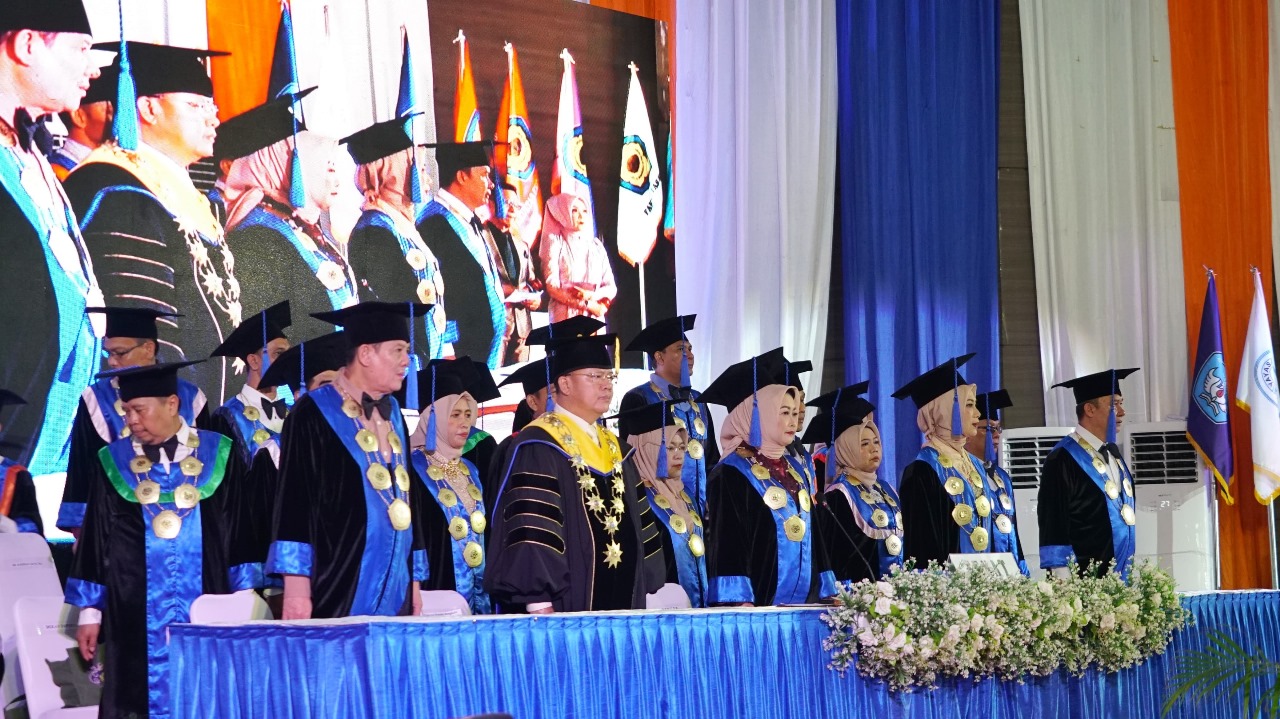Gubernur Rohidin Dorong Lulusan UNIHAZ untuk Berinovasi dan Bangun Daerah di Era Digital Gubernur Rohidin Dorong Lulusan UNIHAZ untuk Berinovasi dan Bangun Daerah di Era Digital