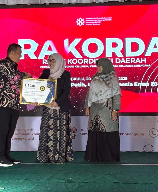 Universitas Prof. Dr. Hazairin, S.H. Terima Penghargaan Mitra Strategis Bangga Kencana 2025