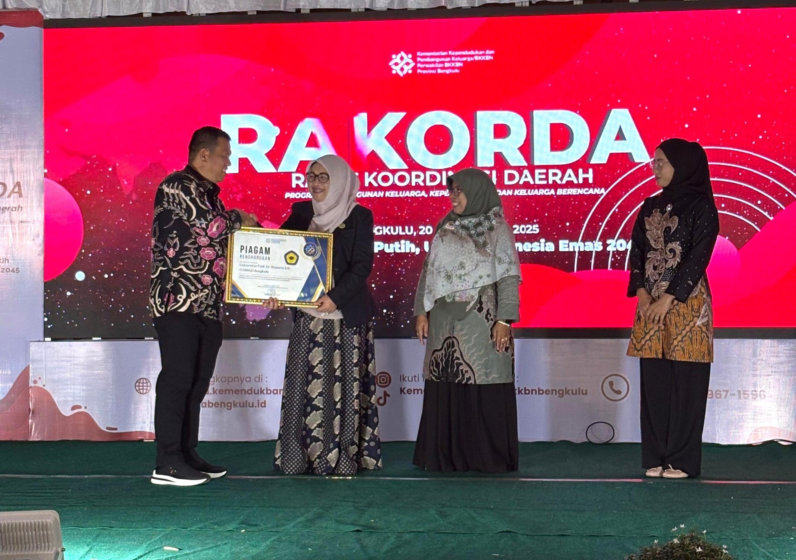 Universitas Prof. Dr. Hazairin, SH. Terima Penghargaan Mitra Strategis Bangga Kencana 2025